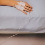 В Усть-Каменогорске доступна услуга вывода из запоя на дому: Квалифицированная медсестра проведет детоксикацию с помощью капельницы